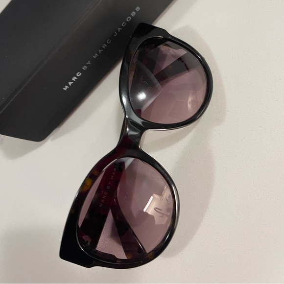 Marc Jacobs sunglasses 🕶 - Picture 5 of 13